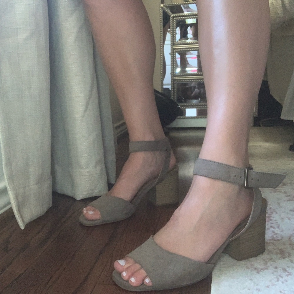 Grey suede target heel